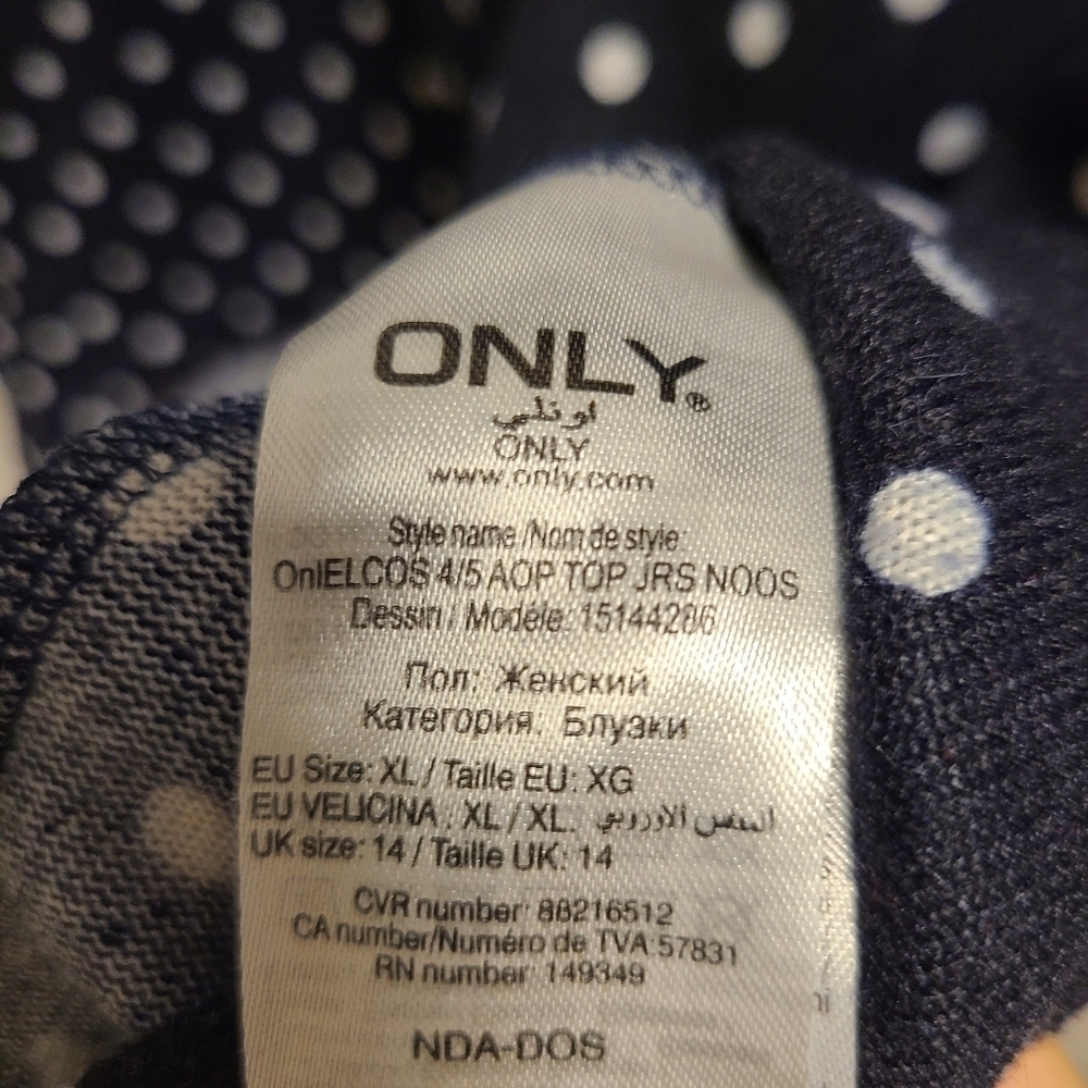 Only pullover size XL - Picture 8 of 10